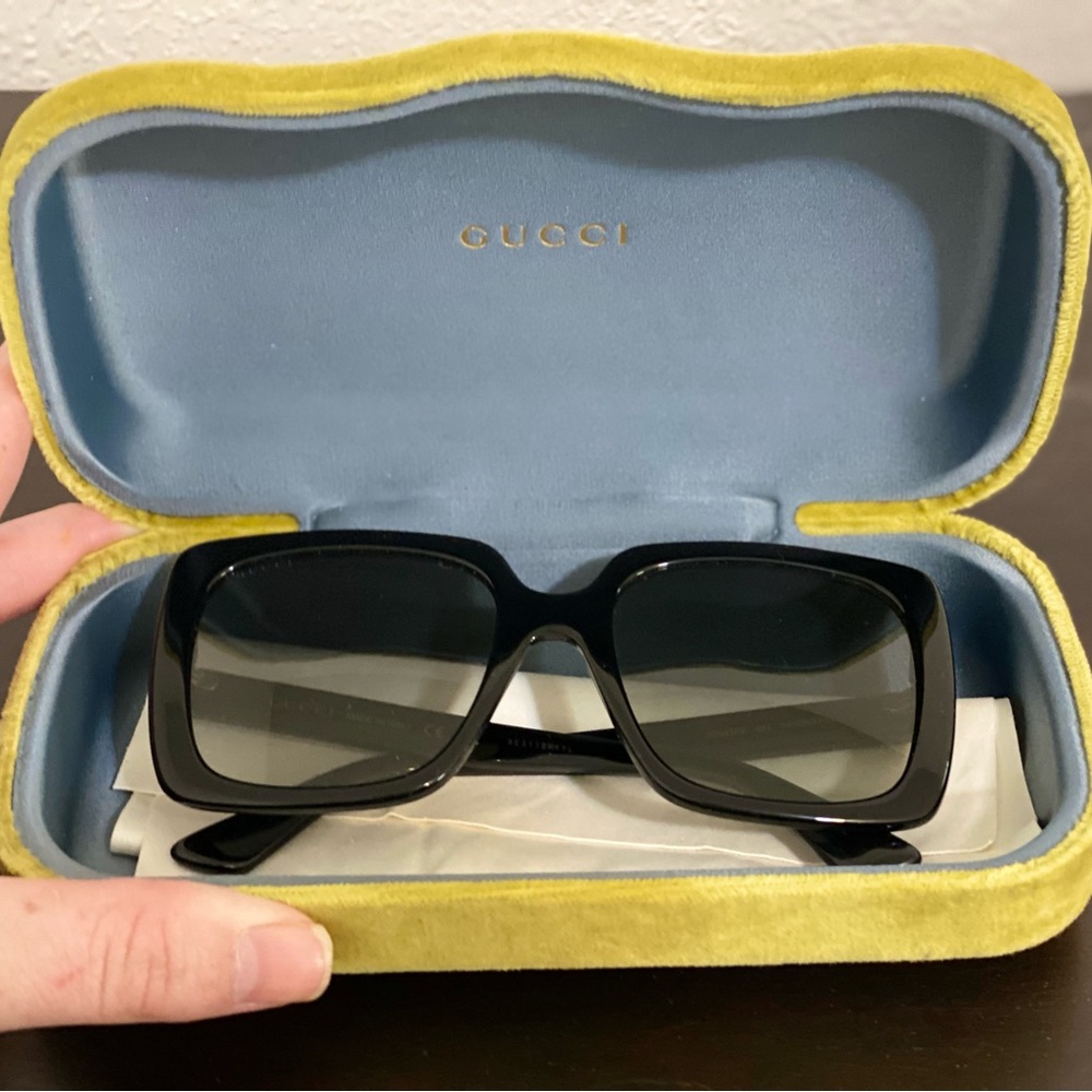 GUCCI SUNGLASSES - Authentic